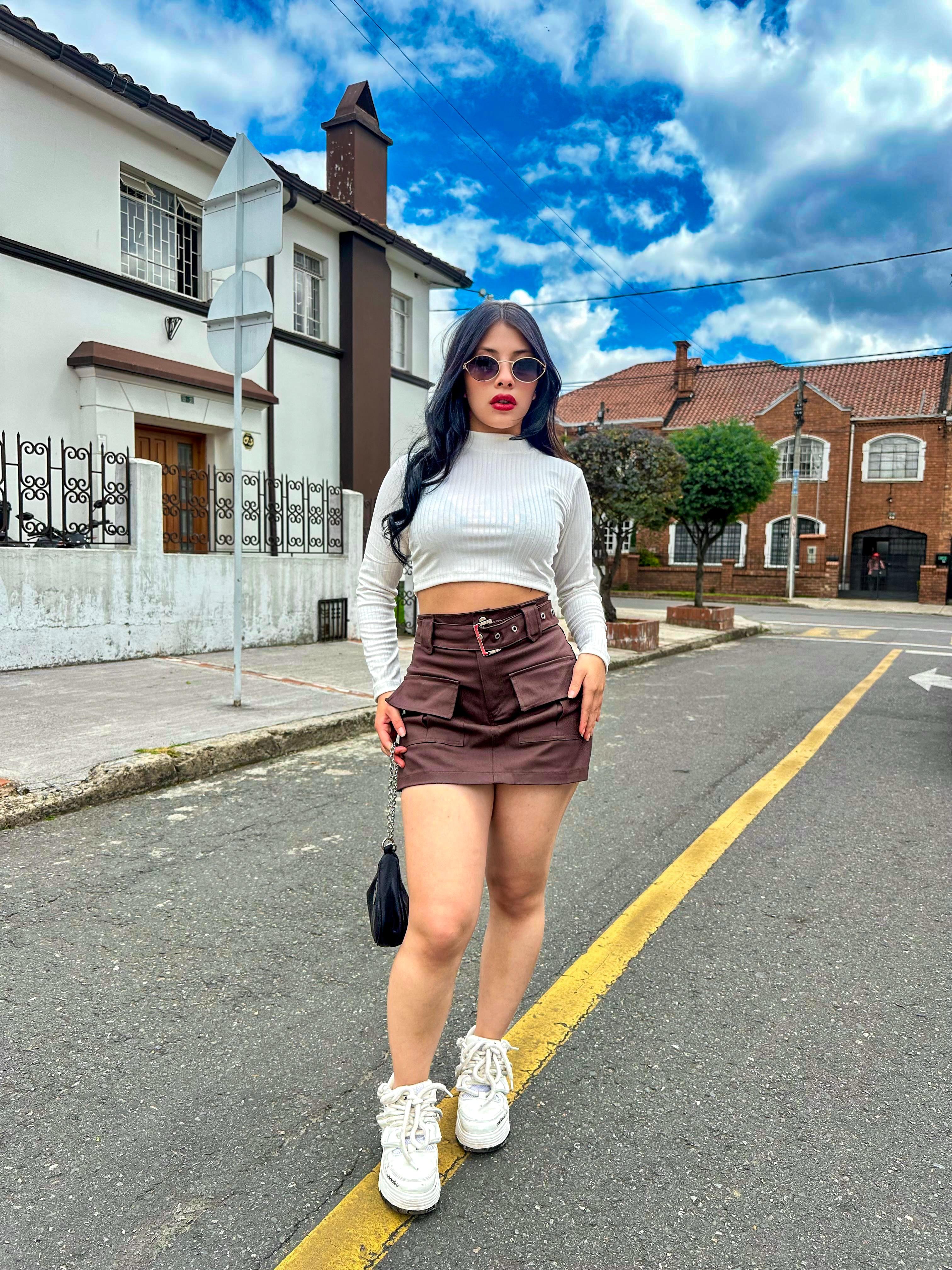 244. FALDA SHORT DEISY Imagen secundaria del producto