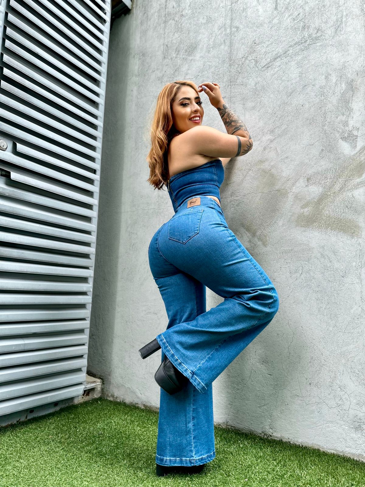 41. LIPO WIDE LEG